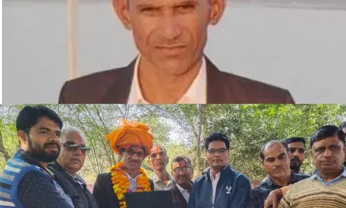 प्रधानाचार्य मीणा ने सेवानिवृत्ति पर स्कूल में लैपटॉप और इलेक्ट्रॉनिक बेल भेंट की प्रधानाचार्य मीणा ने सेवानिवृत्ति पर स्कूल में लैपटॉप और इलेक्ट्रॉनिक बेल भेंट की