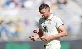 बॉर्डर-गावस्कर ट्रॉफी : चोट के कारण जोश हेजलवुड एडिलेड टेस्ट से बाहर