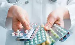 क्वालिटी टेस्ट में क्यों फेल हो जाती हैं पैरासिटामोल जैसी दवाईयां, क्या इनको खाने से बिगड़ सकती है सेहत क्वालिटी टेस्ट में क्यों फेल हो जाती हैं पैरासिटामोल जैसी दवाईयां, क्या इनको खाने से बिगड़ सकती है सेहत