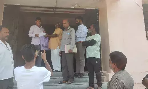 अनुभव प्रमाण पत्र जारी करने के मामले मे मजदूर कांग्रेस ने दिया ज्ञापन, भाजपा पार्षद गरिमा ने लगाया आरोप