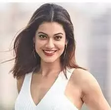 प्रोस्टेट कैंसर से जूझ रहे हैं पायल रोहतगी के पिता, अभिनेत्री ने मांगी मदद