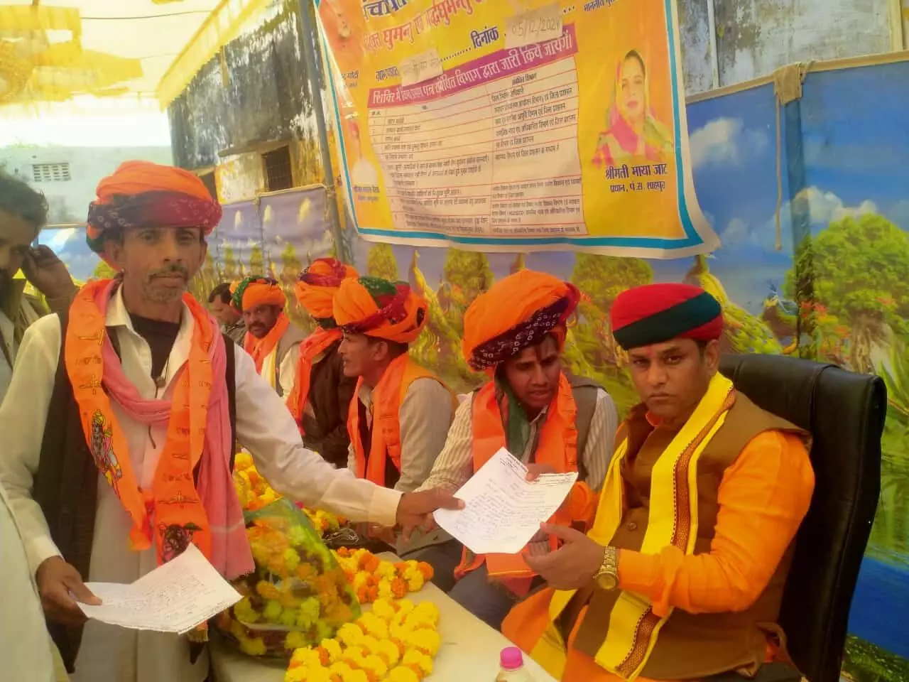 विधायक पहुंचे माताजी का खेड़ा शिविर में विधायक पहुंचे माताजी का खेड़ा शिविर में