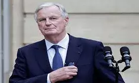 फ्रांस में क्यों गिरी सरकार? पीएम के इस्तीफे के बाद, राष्ट्रपति मैक्रों की कुर्सी पर भी बढ़ा संकट