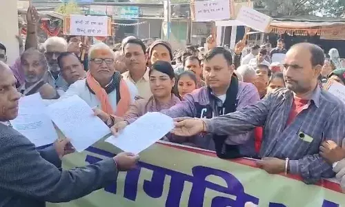 बांग्लादेश में हिंदुओं पर हो रहे अत्याचार के विरोध में मांडल सर्व हिन्दू समाज ने रैली निकाल तहसीदलार को सौंपा ज्ञापन