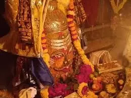 बाबा महाकाल की भस्म आरती, आज बाबा महाकाल ने पहना नया मुकुट; त्रिनेत्र लगाकर हुआ श्रृंगार बाबा महाकाल की भस्म आरती, आज बाबा महाकाल ने पहना नया मुकुट; त्रिनेत्र लगाकर हुआ श्रृंगार