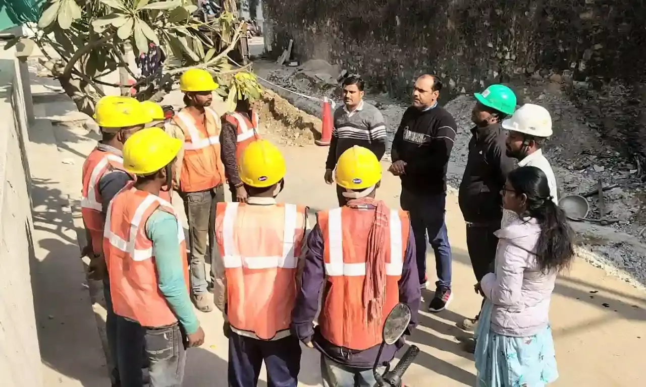 लापरवाही से बचे क्योंकि छोटी सी लापरवाही बड़ी दुर्घटना का कारण बनती है-  शर्मा