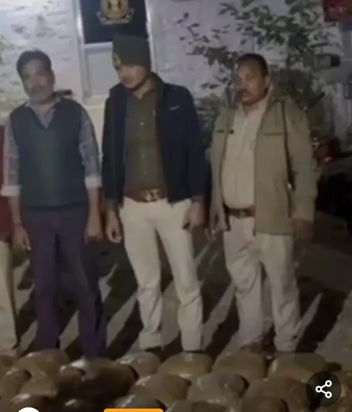चित्तौड़गढ़ में पकड़ा गया एक करोड़ से ज्यादा का गांजा, भीलवाड़ा में होना था सप्लाई! चित्तौड़गढ़ में पकड़ा गया एक करोड़ से ज्यादा का गांजा, भीलवाड़ा में होना था सप्लाई!