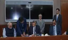 जनता के हितों को ध्यान में रख कर लिए जाएंगे फैसले, पदभार संभालकर बोले नए आरबीआई गवर्नर जनता के हितों को ध्यान में रख कर लिए जाएंगे फैसले, पदभार संभालकर बोले नए आरबीआई गवर्नर