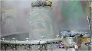 ऐसी आरती जिसमे राख से होता है बाबा महाकाल का श्रृंगार, श्मशान के साधक के रूप में पूजा