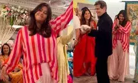 जितेंद्र की शादी की 50वीं सालगिरह पर जयमाल, एकता कपूर संग गर्ल गैंग ने किया डांस