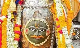 चंदन का लेप लगाया…फिर ॐ और त्रिपुंड से श्रृंगार कर की गई बाबा महाकाल की भस्मारती; भक्तों ने किए दर्शन