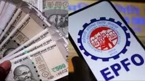 एटीएम के जरिए पीएफ खाते से कितने पैसे निकाल पाएंगे आप? यहां जानें नियम एटीएम के जरिए पीएफ खाते से कितने पैसे निकाल पाएंगे आप? यहां जानें नियम