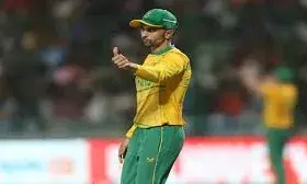 केशव महाराज पाकिस्तान के खिलाफ शेष वनडे मैचों से बाहर