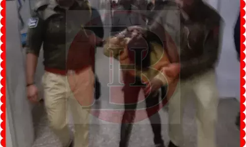 जेब काटने के संदेह में लोगो ने पीटा, पुलिस लाई अस्पताल वहां से किया भागने का प्रयास, फिर होमगार्ड कर्मियों ने दबोचा