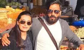 शादी की 33वीं सालगिरह पर सुनील शेट्टी शेयर की प्यारी सी पोस्ट, माना के साथ गुजारे 42 साल शादी की 33वीं सालगिरह पर सुनील शेट्टी शेयर की प्यारी सी पोस्ट, माना के साथ गुजारे 42 साल