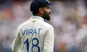 कोहली का कॉन्स्टस को धक्का मारना पड़ा भारी,ICC ने 20% मैच फीस काटी,एक डी-मेरिट पॉइंट भी मिला कोहली का कॉन्स्टस को धक्का मारना पड़ा भारी,ICC ने 20% मैच फीस काटी,एक डी-मेरिट पॉइंट भी मिला