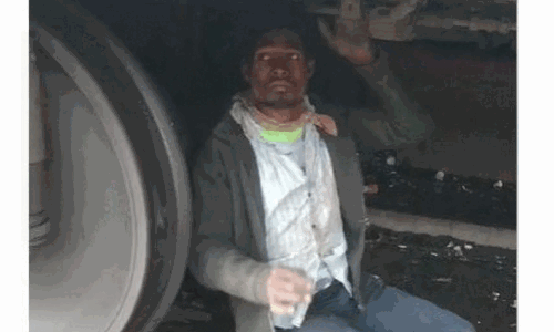 युवक ने ट्रेन के नीचे छिपकर  किया 250 KM का सफर