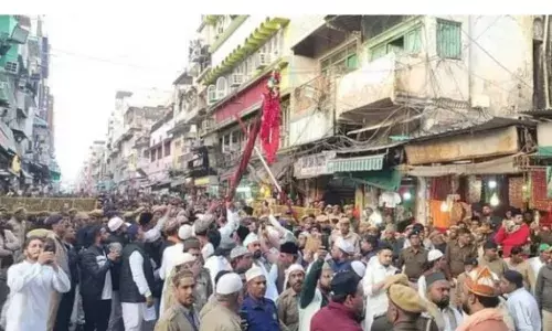 813वें उर्स की अनौपचारिक शुरूआत झंडे की रस्म के साथ शुरू, भीलवाड़ा के गौरी परिवार ने की रस्म अदायगी