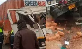 मथुरा में बड़ा सड़क हादसा... कैंटर ने ईंटों से भरी ट्रैक्टर-ट्रॉली में मारी टक्कर; तीन की मौत और एक गंभीर