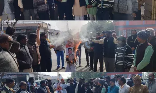 शाहपुरा में कांग्रेसजनों का विरोध प्रदर्शन, मुख्यमंत्री और विधायक का पुतला फूंका