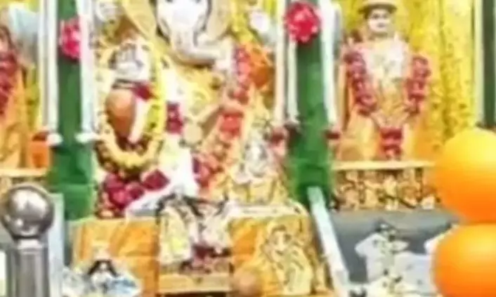 ठंडे के बावजूद नए साल पर लोग मंदिरों में दर्शनों के लिए उमड़े