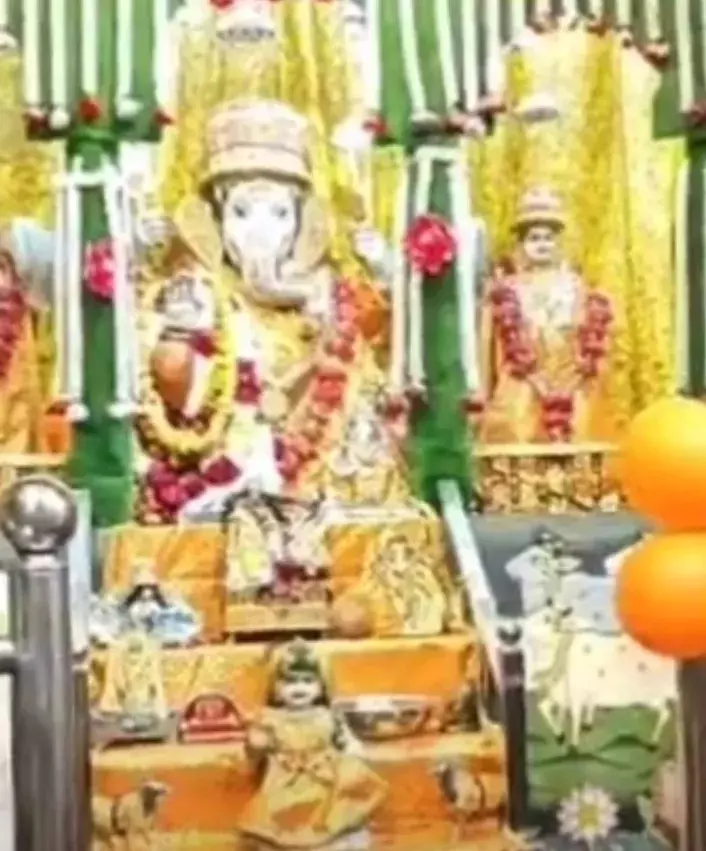 ठंडे के बावजूद नए साल पर लोग मंदिरों में दर्शनों के लिए उमड़े ठंडे के बावजूद नए साल पर लोग मंदिरों में दर्शनों के लिए उमड़े