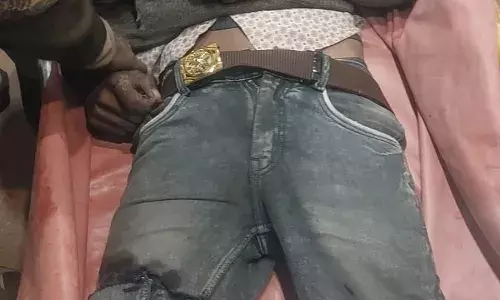 कार और मोपेड में टक्कर : एक की मौत, दो गंभीर घायल