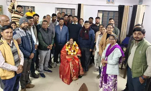 राजस्व सेवा परिषद आसीन्द द्वारा गोद भराई की रस्म का किया गया आयोजन महिला पटवारी मोनिका का किया गया सम्मान