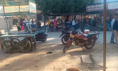 माताजी का खेड़ा चौराहे पर अतिक्रमण, वाहन चालकों को हो रही परेशानियां