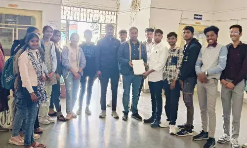 मांडलगढ़  शिव चरण माथुर राजकीय महाविद्यालय प्राचार्य को ज्ञापन सौंपा