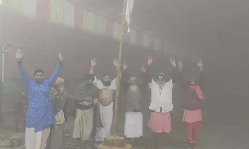 नर नारायण खालसा मेवाड़ के संतो के पावन सानिध्य में महाकुंभ में ध्वजारोहण कर  किया शिविर का शुभारंभ
