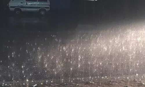 फिर बदला मौसम में। हुई बारिश सदीं के तेवर तीखे