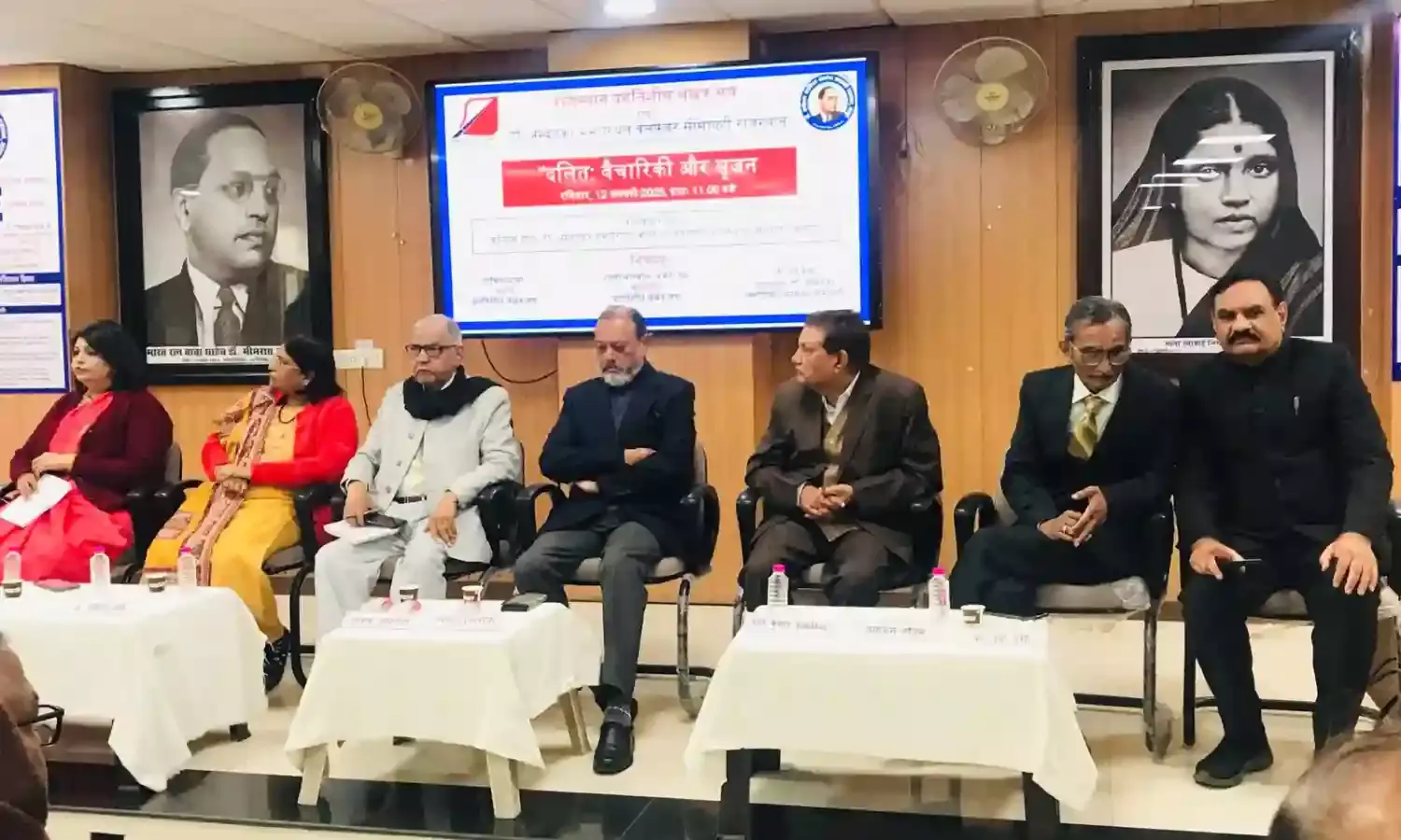 दलित साहित्यकार समाज के वंचित और दबे कुचले वर्गों के उत्पीड़न को प्रकाशमान करे- डॉ जसवंत सम्पतराम दलित साहित्यकार समाज के वंचित और दबे कुचले वर्गों के उत्पीड़न को प्रकाशमान करे- डॉ जसवंत सम्पतराम