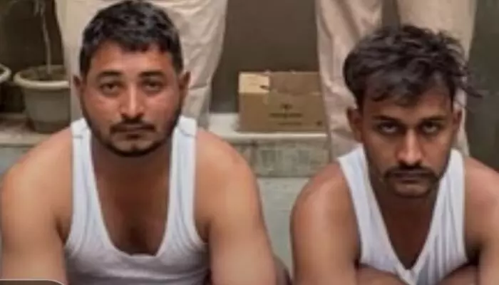 दमकल से डीजल चुराने के लिए में लगा रहे थे आग,चालक और फायरमैन को पुलिस ने किया गिरफ्तार दमकल से डीजल चुराने के लिए में लगा रहे थे आग,चालक और फायरमैन को पुलिस ने किया गिरफ्तार