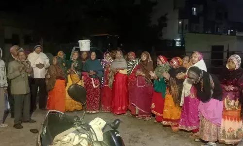 हरिबोल प्रभाती फेरी की तरफ से एक क्विंटल रवा की लापसी व रचका गायों को खिलाया