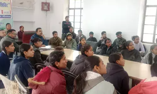 जिला कलेक्टर ने वीसी के माध्यम से परीक्षाओं को लेकर छात्र-छात्राओं से किया संवाद। जिला कलेक्टर ने वीसी के माध्यम से परीक्षाओं को लेकर छात्र-छात्राओं से किया संवाद।