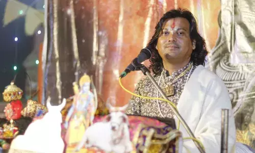 भागवत कथा के दूसरे दिन कथा वाचक त्रिपाठी ने सुखदेव, विदुर, श्री कृष्ण तथा शिव का प्रसंग झांकियों के साथ दर्शाया