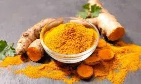 चेहरे के दाग-धब्बों को दूर करता है हल्दी-चंदन