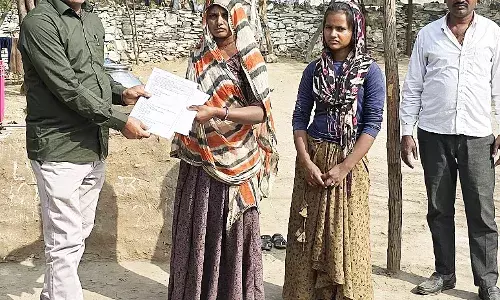 कलक्टर के निर्देश पर संकटग्रस्त परिवार को मिली मदद, रोजगार दिलाने के साथ-साथ कई योजनाओं से जोड़ा