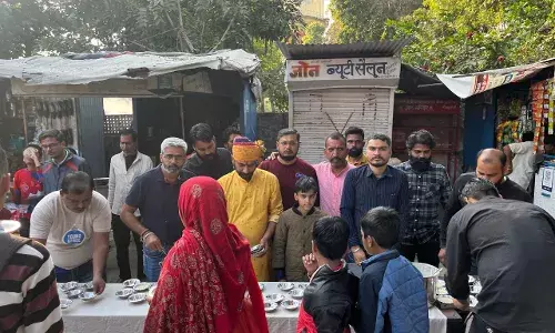 251 किलो खीर का प्रसाद वितरण