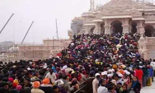 श्रीरामलला के मंदिर में उमड़ा जनसैलाब श्रीरामलला के मंदिर में उमड़ा जनसैलाब