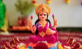 घर में छाई कंगाली हो जाएगी दूर, माता लक्ष्मी की बरसेगी कृपा, बस रोज शाम करें ये काम