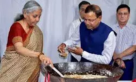 क्या होती है हलवा सेरेमनी, बजट से पहले वित्त मंत्री की मौजूदगी में क्यों होता है आयोजन? जानें