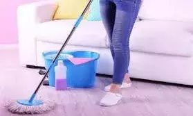 पोछा लगाने के बाद भी रह जाते हैं दाग और पानी के निशान? ये 5 टिप्स आपके लिए!