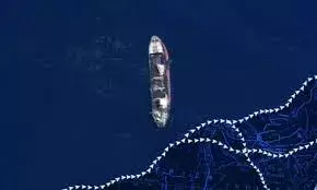 जहाजों को जबरन अपने जलक्षेत्र में ले जाने की कोशिश कर रहे ईरानी, ब्रिटेन ने यात्रियों को चेताया