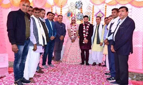 शिक्षक मीना ने टिके में मिले लाखो रुपए लोटाकर , बच्चो को पढ़ाया कुरीतिया मिटाने का पाठ