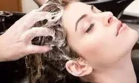 पार्लर जाने की नहीं पड़ेगी जरूरत, इन घरेलू चीजों से करें हेयर स्पा