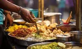 कुंभ मेला घूमते वक्त त्रिवेणी घाट के इन ढाबों का टेस्टी फूड खाना न भूलें