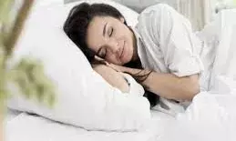 थकान के बाद भी रात को ठीक से नहीं सो पाते? इन टिप्स से आएगी चैन की नींद थकान के बाद भी रात को ठीक से नहीं सो पाते? इन टिप्स से आएगी चैन की नींद