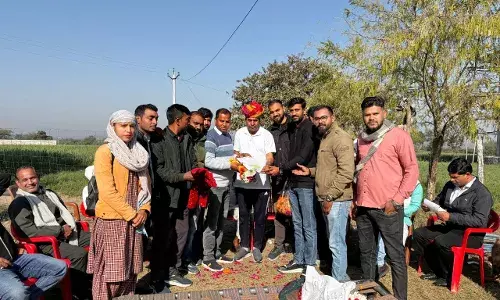 सामुदायिक स्वास्थ्य अधिकारियों ने मांगों को लेकर विधायक को सौंपा ज्ञापन